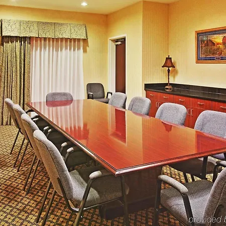 Holiday Inn Express & Suites Dyersburg By Ihg 