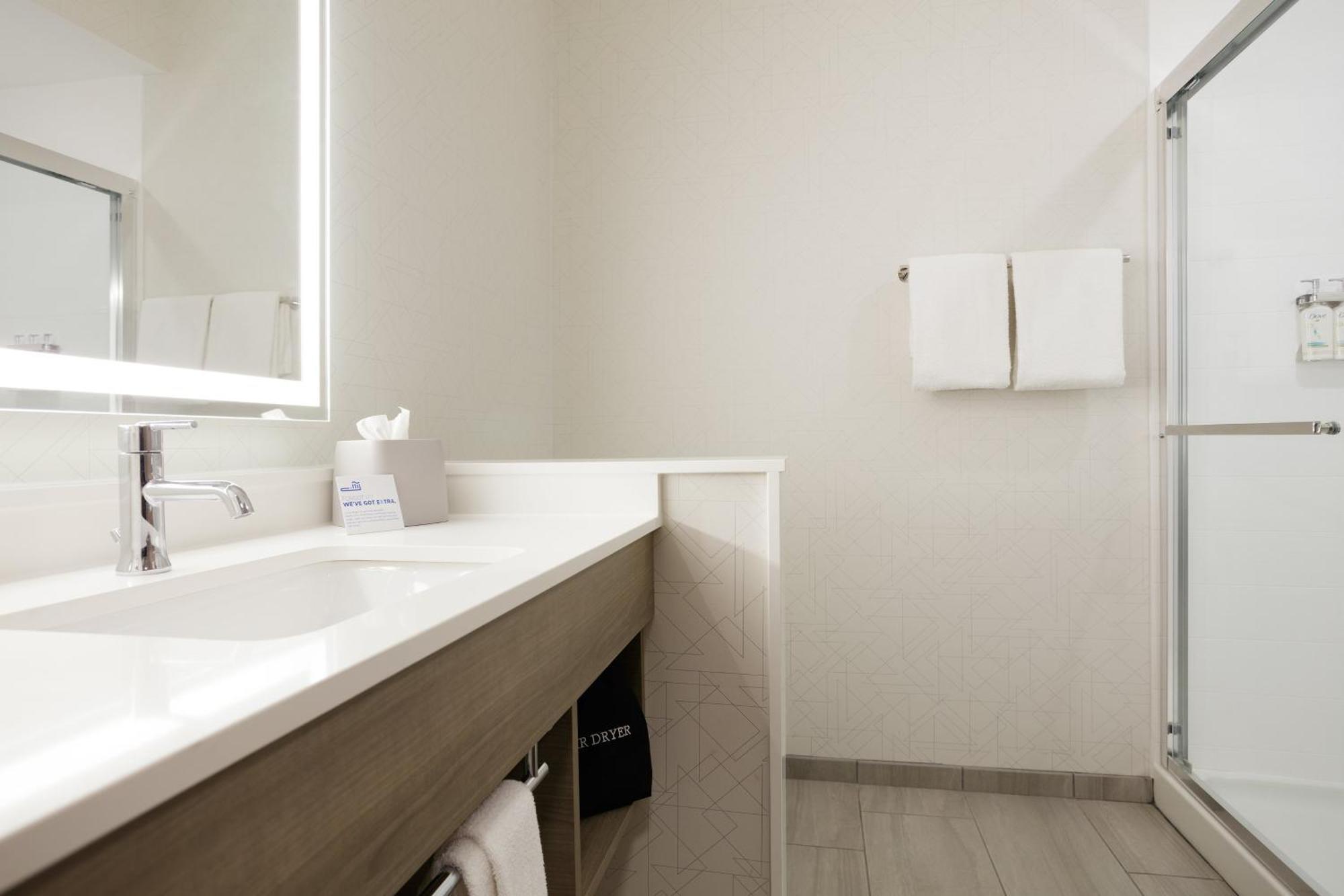 Hotel Express & By Ihg Dyersburg