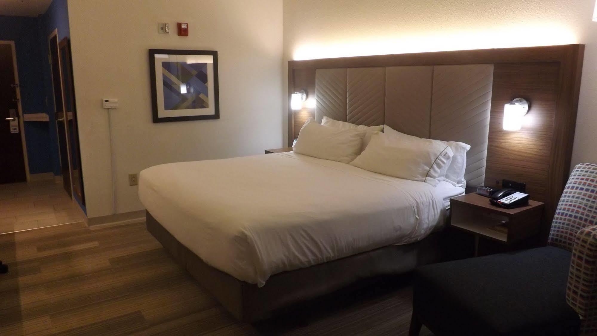 Express & By Ihg Dyersburg