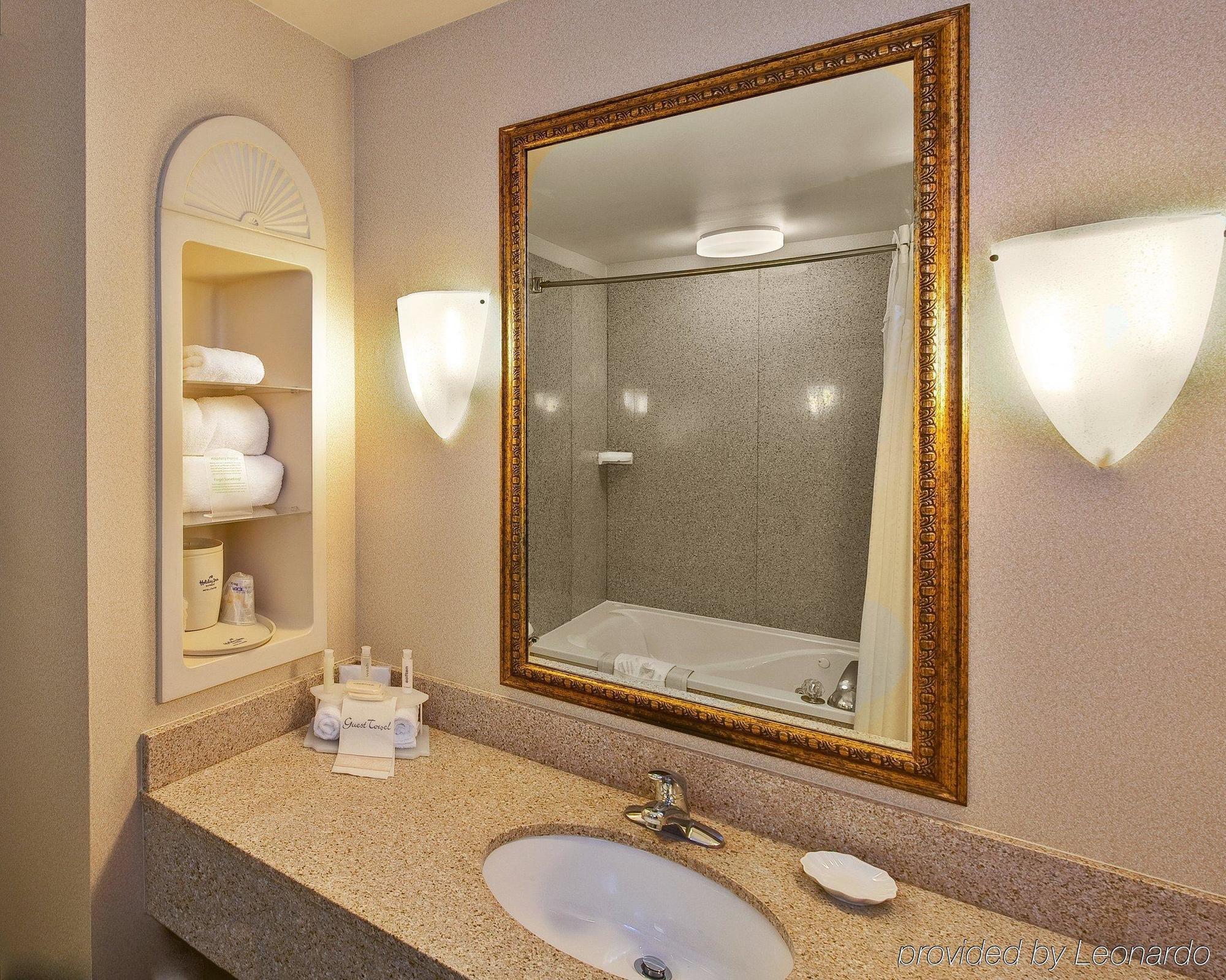 Holiday Express & By Ihg Hotel 2*