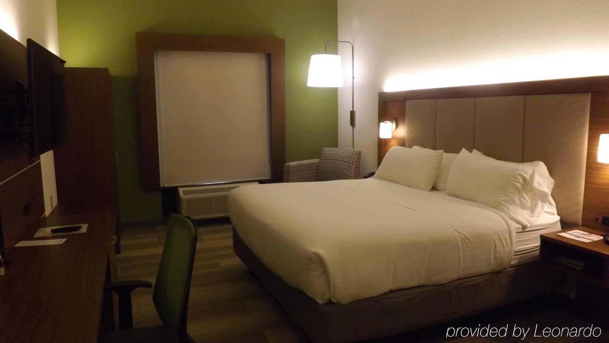Holiday Express & By Ihg Hotel